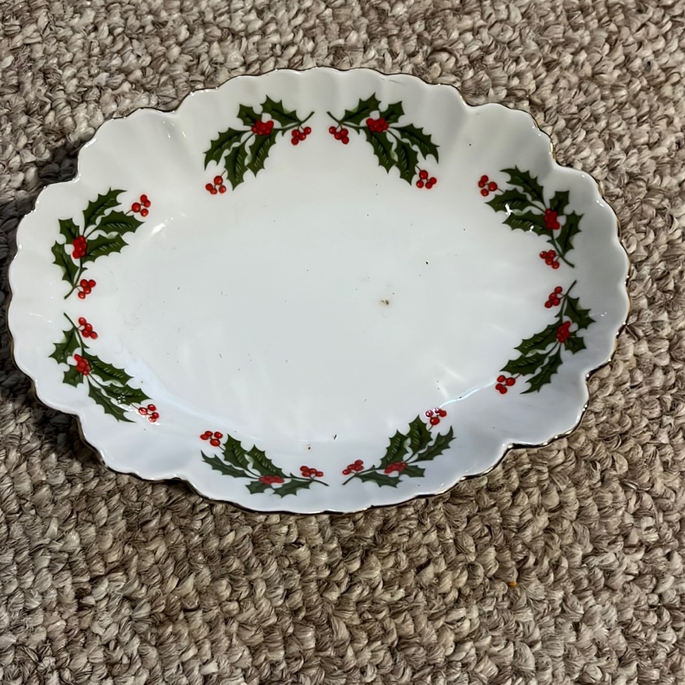 Small Kashima Christmas holly dish